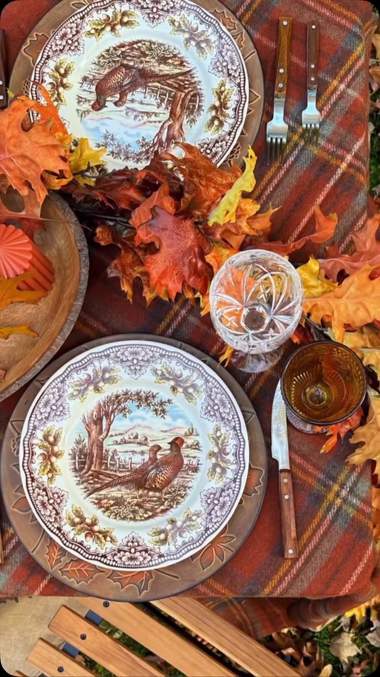 18 Autumn Dining Room Decor Ideas for a Warm and Inviting Space 4 Plaid tablecloth with autumn leaves, decorative nature plates, and rustic dining settings.