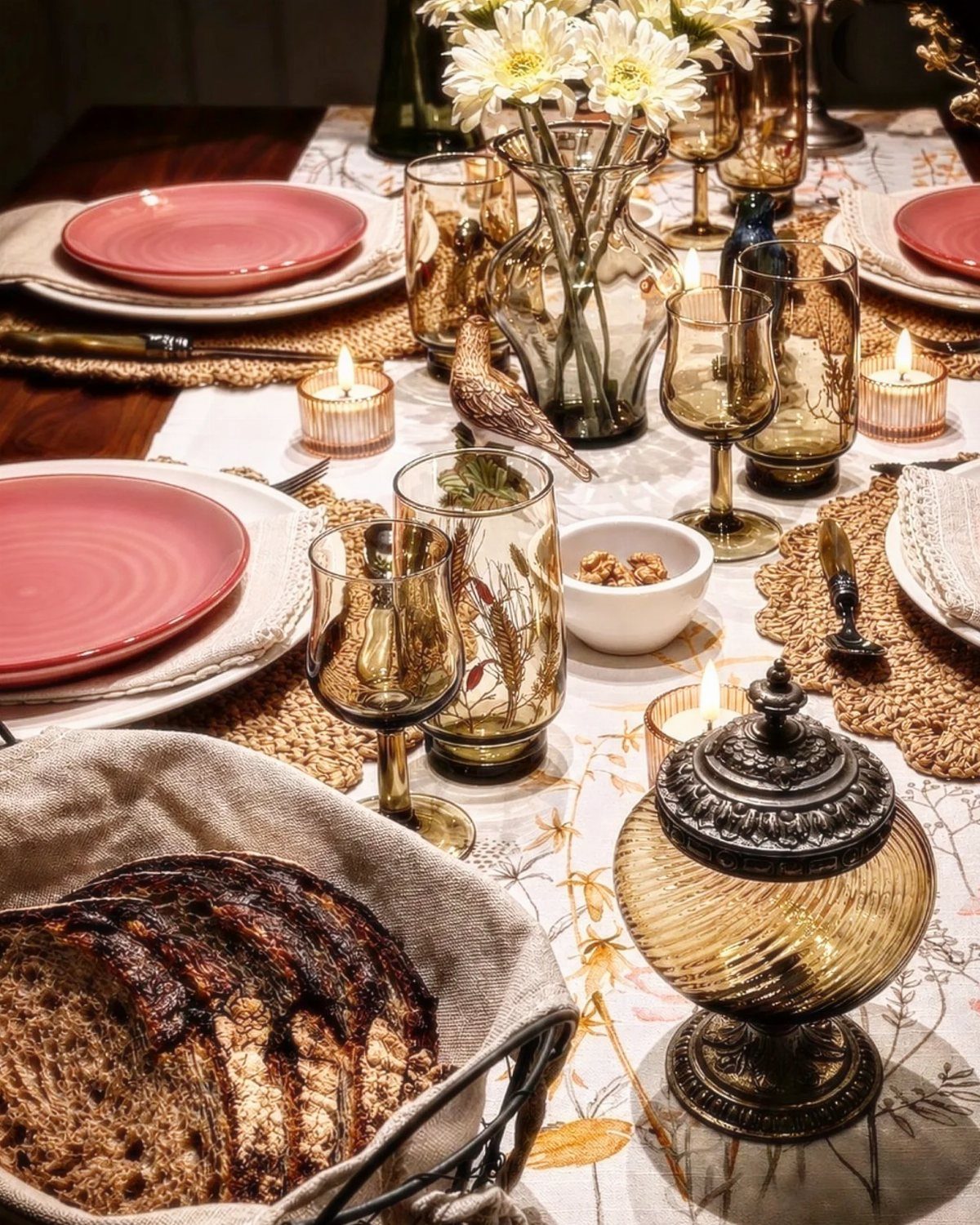 18 Autumn Dining Room Decor Ideas for a Warm and Inviting Space 9 Autumn dining table setting with amber vintage glassware, red plates, and white flowers.