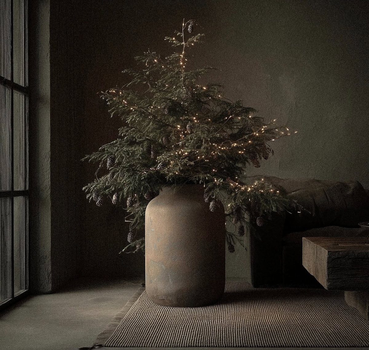 12 Cozy Christmas Living Room Ideas with Photos 2 Evergreen pine branches with twinkle lights in a large rustic brown ceramic vase