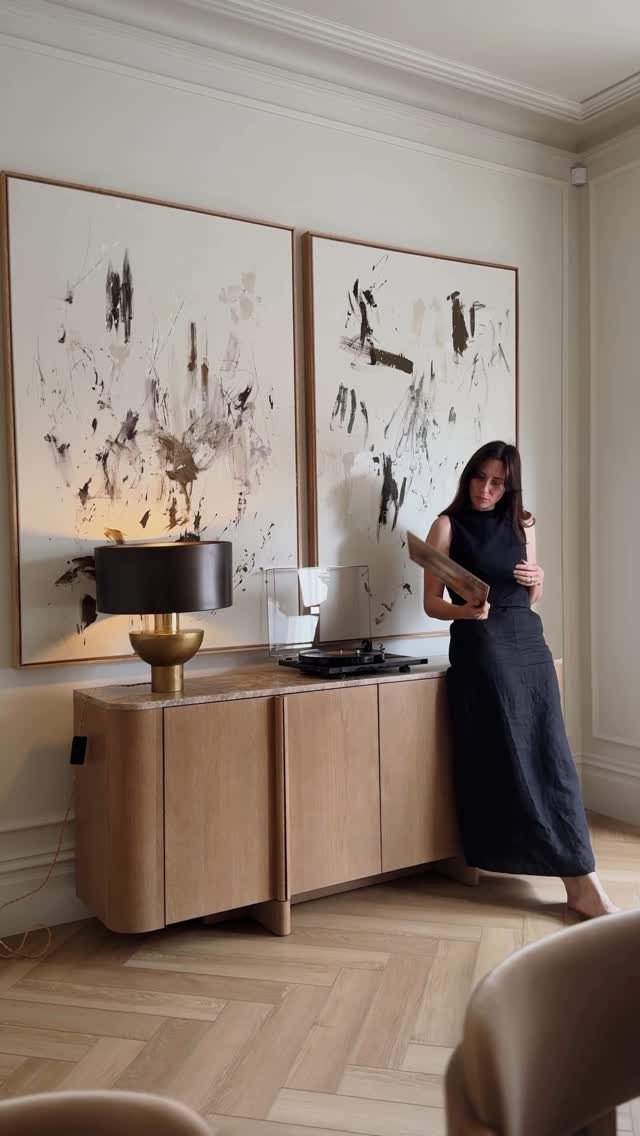 10 Ideas for Decorating a Dining Room Sideboard 6 Light wood sideboard decorated with a lamp and record player under abstract art.