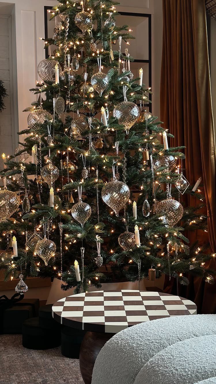 14 Modern Christmas Living Room Ideas with Photos 6 Christmas tree decorated with clear and silver glass ornaments and warm white fairy lights.