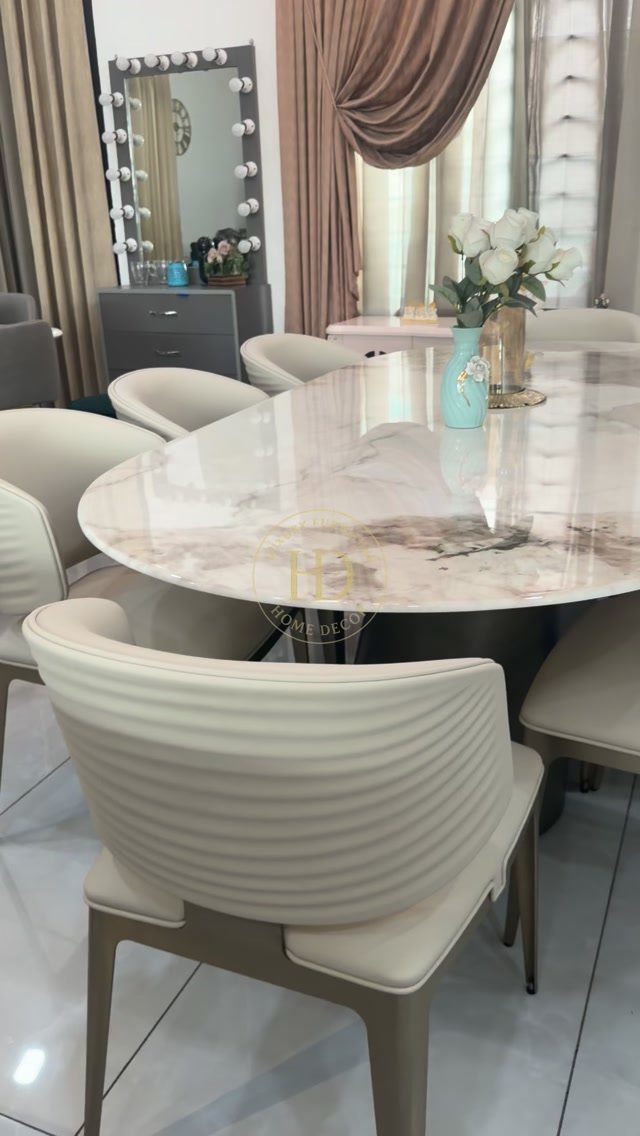23 Modern Luxury Dining Room Ideas with Photos 15 Marble dining table with curved ribbed cream chairs in a modern luxury room