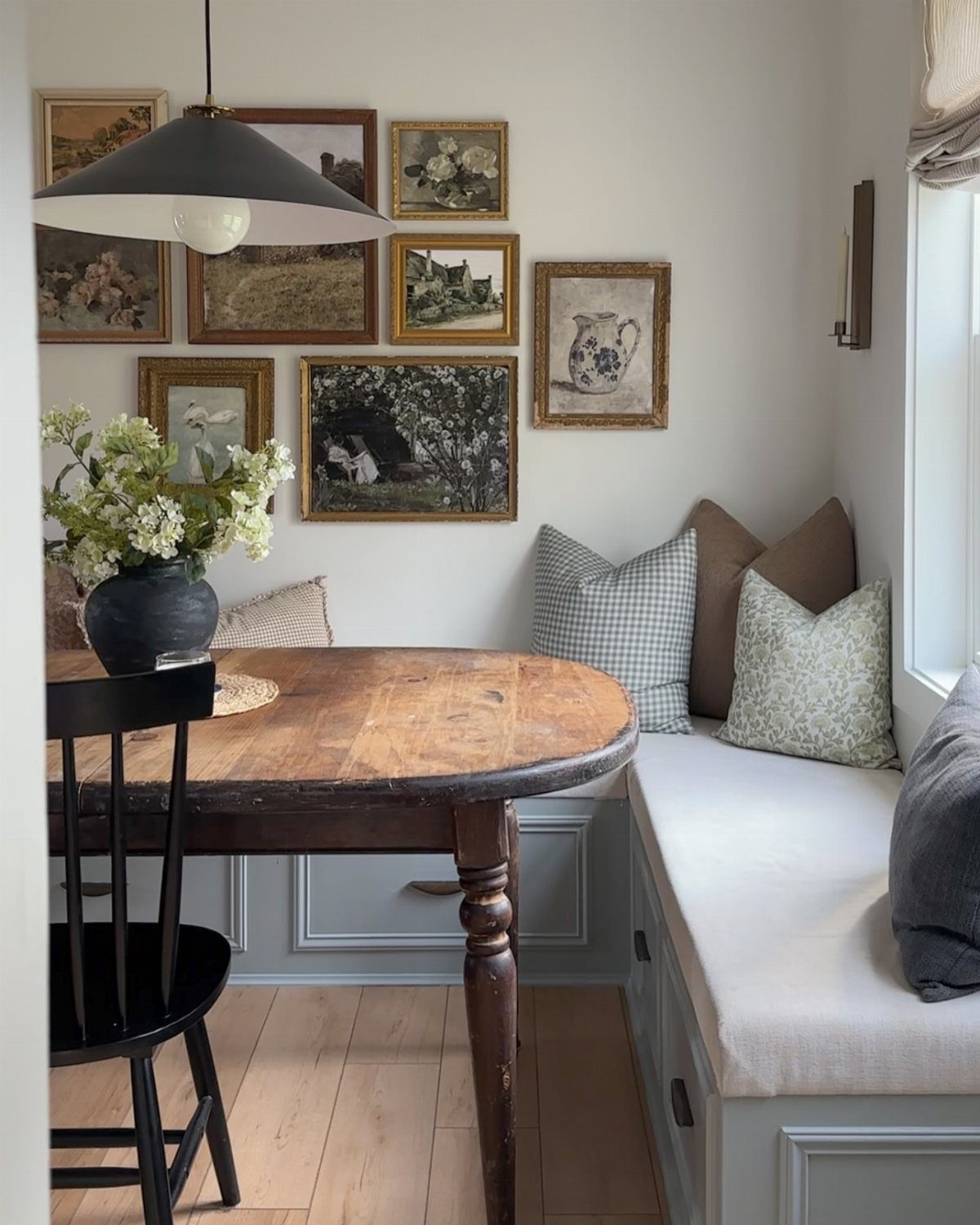 15 Small Breakfast Room Ideas for Cozy Spaces 6 Round wooden table and built-in bench seating in a cozy cottage breakfast nook.