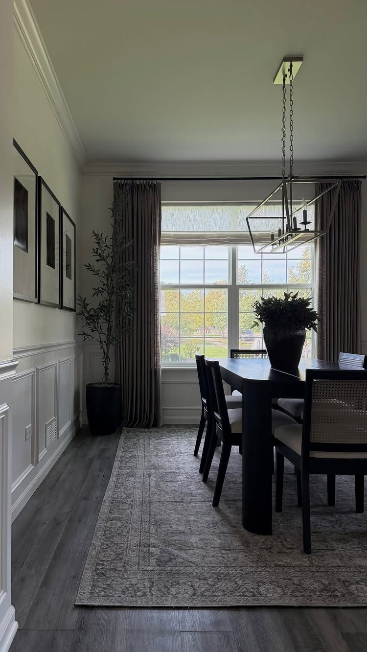 Traditional Modern Dining Room Ideas: 20 Ways to Blend Styles 4 Grey patterned area rug under a dark wood dining table and chairs.